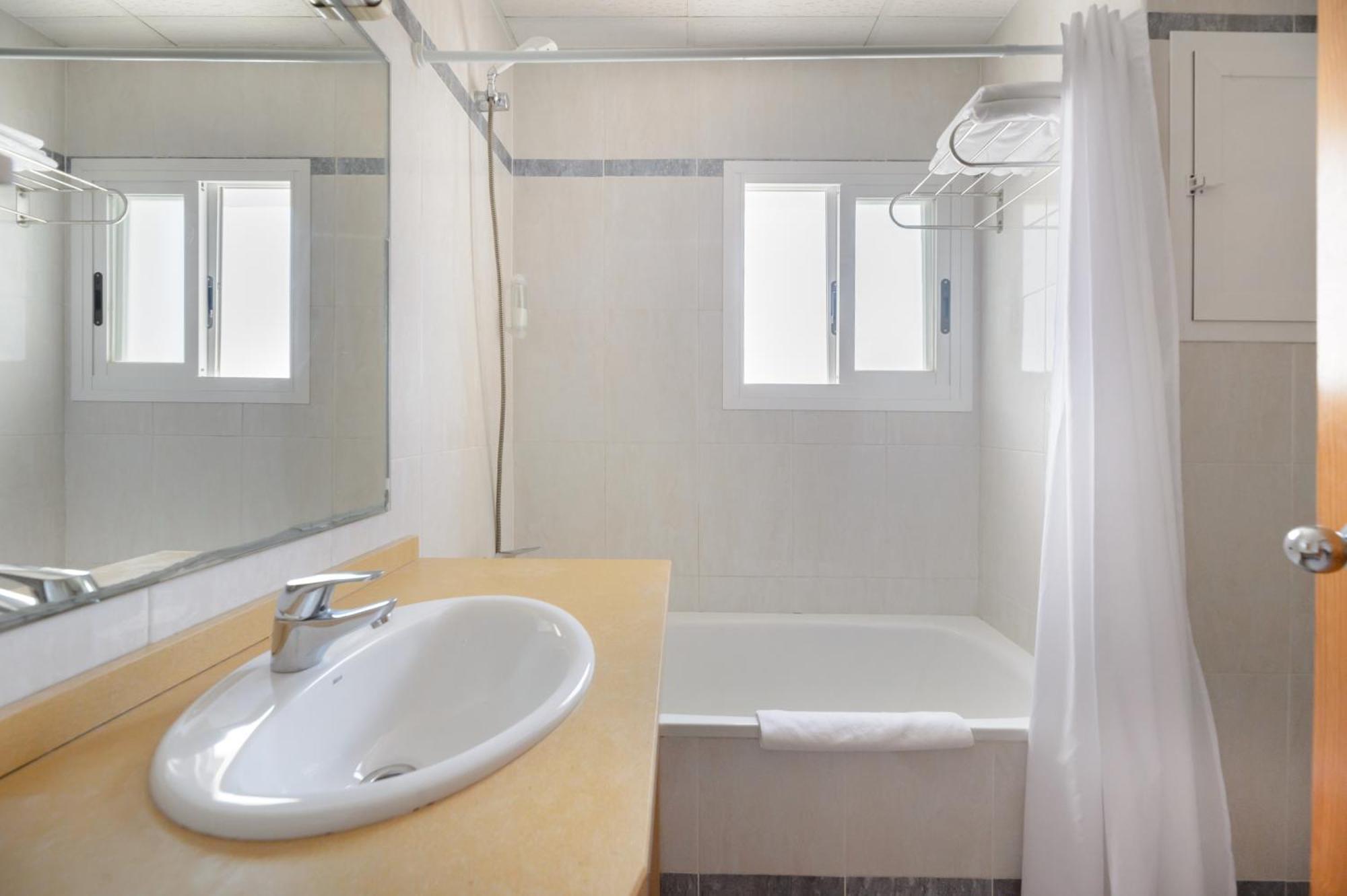 Aparthotel Vibra Sanan - Adults Only Sant Antoni de Portmany Exterior foto